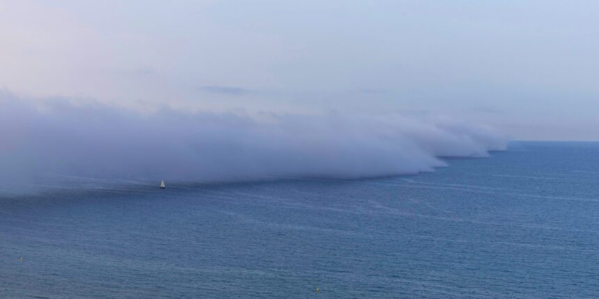 banco de niebla en el mar frente a Torrevieja condiciones meteorológicas