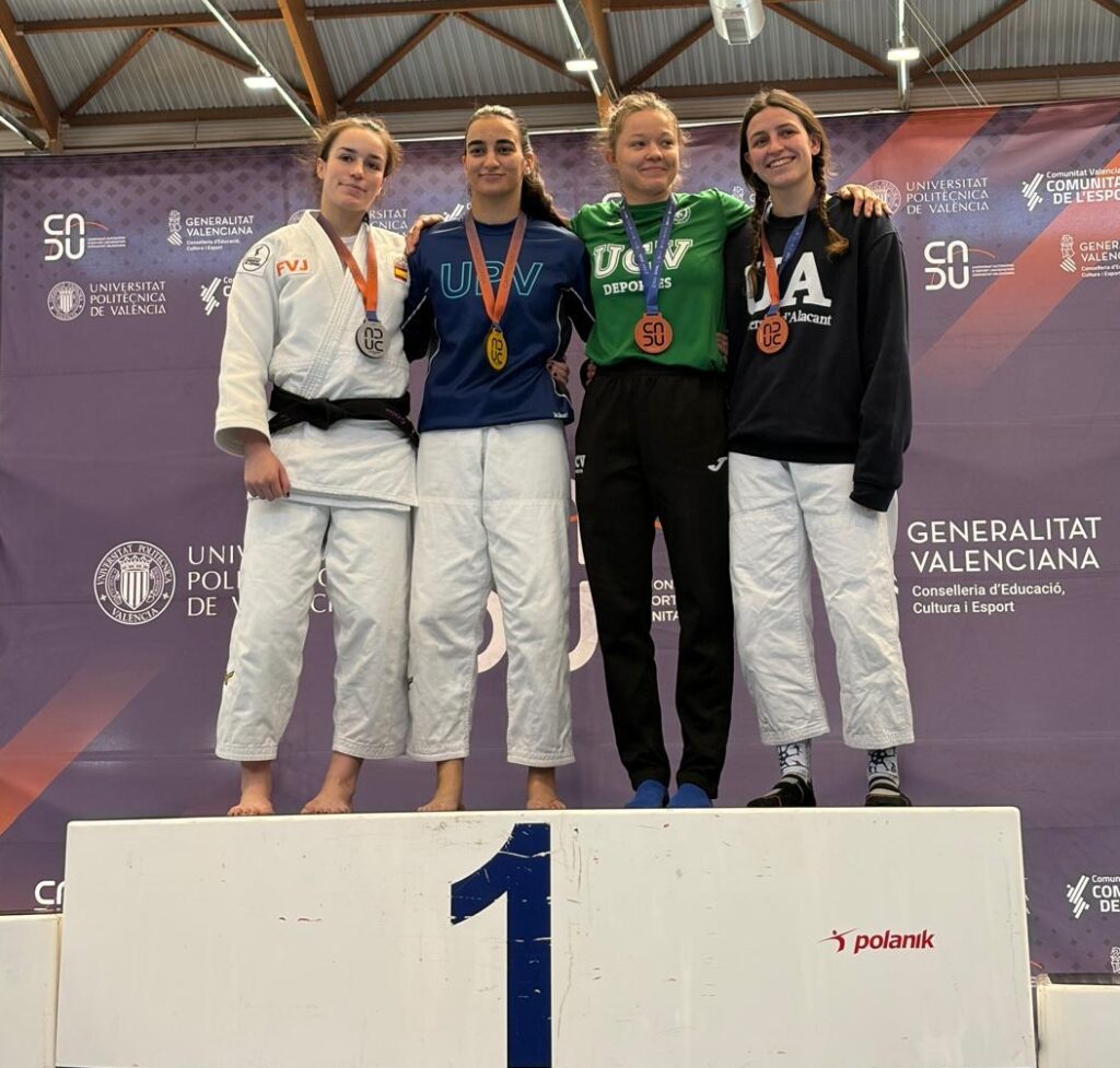 Ganadoras en el podio