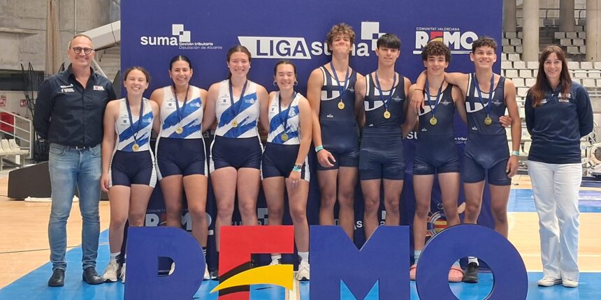 Jóvenes remeros medallistas del Real Club Náutico Torrevieja con sus galardones tras el Campeonato Autonómico de Remoergómetro en Alicante