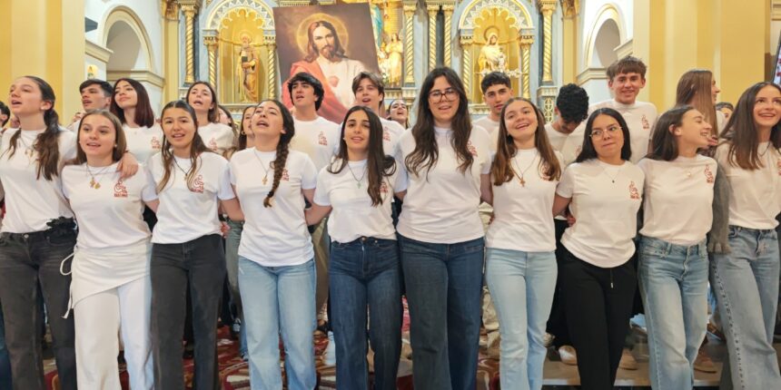 Jovenes agrupados para el retiro "Bartimeo"