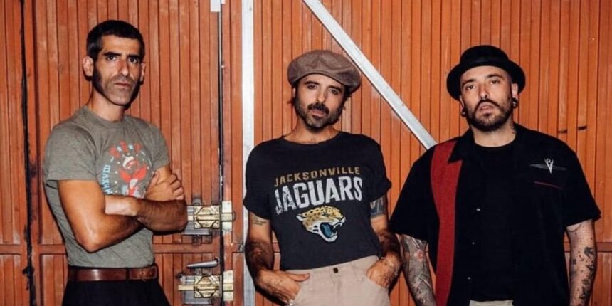 Los tres integrantes de la banda madrileña de rock Sidecars