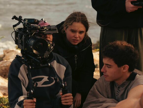 Lucía Samper con su equipo de rodaje y actores