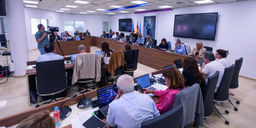 Pleno del Ayuntamiento de Torrevieja durante la aprobación del sector La Ceñuela para la ampliación del hospital