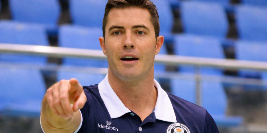VA3465-aaron-alvarez-entrenador-mare-nostrum-torrevieja-2026.jpg Aarón Álvarez durante un partido de categorías base del Balonmano Mare Nostrum de Torrevieja
