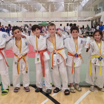 Judokas del Judo Club Nozomi de Torrevieja tras conseguir 21 medallas en la Copa de Judo de San Vicente