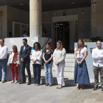 Minuto de silencio en Torrevieja por el crimen machista de Dolores