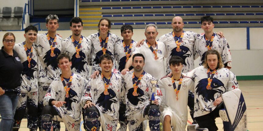 Equipo Halcones Torrevieja tras una destacada temporada en hockey línea con títulos autonómicos y clasificación para el Campeonato de España