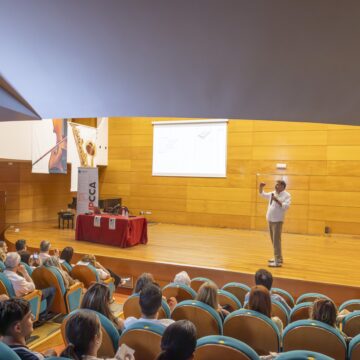 VA3465-jesus-pernas-educacion-digital-torrevieja.jpg Jesús Pernas durante la jornada sobre educación digital segura celebrada en el Palacio de la Música de Torrevieja