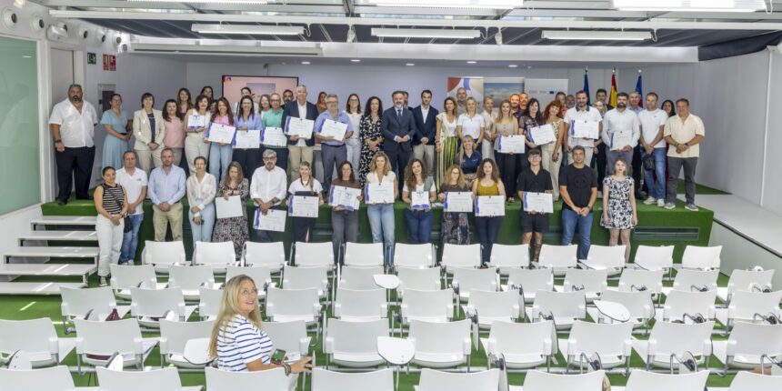Entrega de distintivos SICTED a empresas turísticas en el CDT de Torrevieja