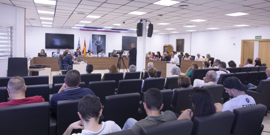 Pleno municipal de Torrevieja durante el debate sobre el Centro Integrado de Formación Profesional