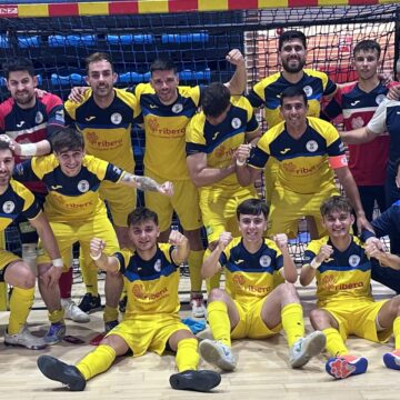 CD Torrevieja golea en el derbi local de fútbol sala y cierra la temporada con victoria