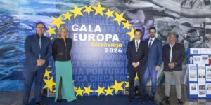 Representantes institucionales en el photocall de la Gala Europa Torrevieja 2026
