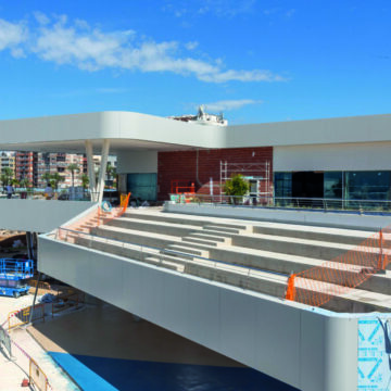 Obras de El Paseo del Mar en el puerto de Torrevieja en su fase final
