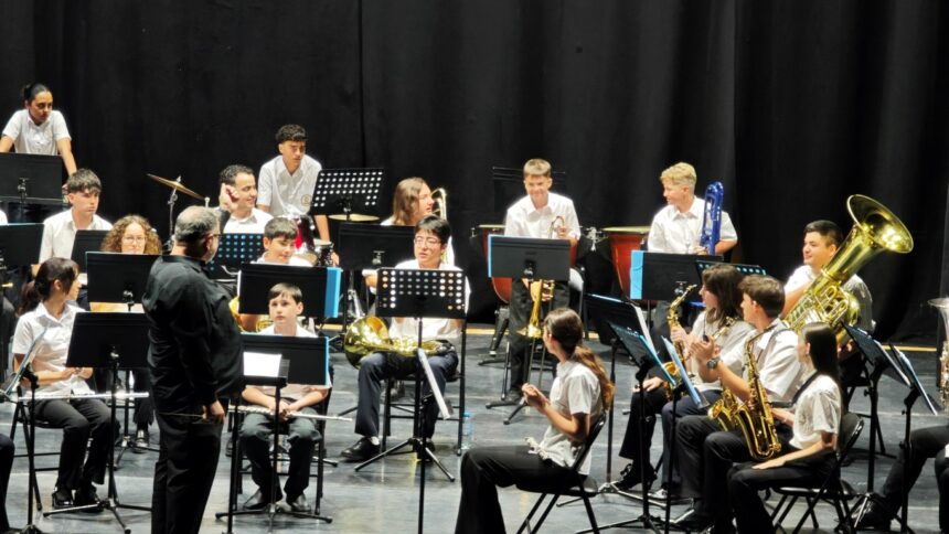 Banda Juvenil de Los Salerosos durante su concierto en el Centro Cultural Virgen del Carmen de Torrevieja