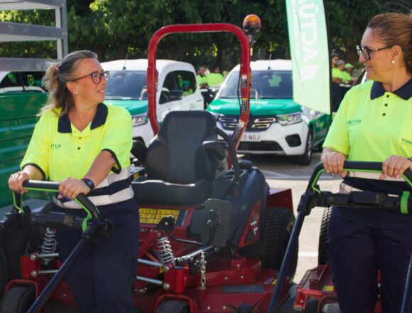 Torrevieja presenta su servicio de parques y jardines con el despliegue técnico y humano más importante de su historia