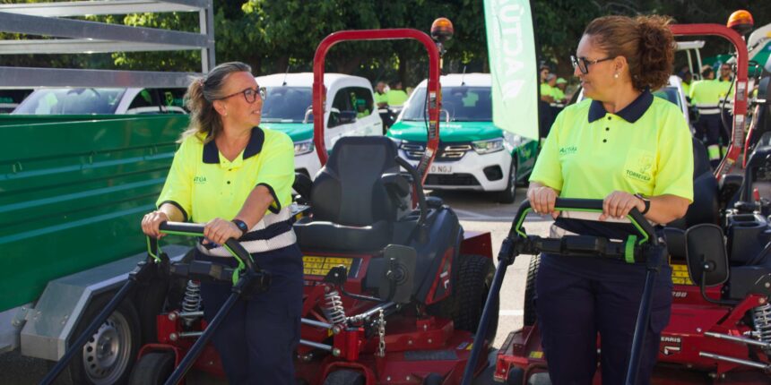 Torrevieja presenta su servicio de parques y jardines con el despliegue técnico y humano más importante de su historia