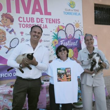 Diana Box y Óscar Urtasun en la presentación del III Festival de Tenis de Torrevieja