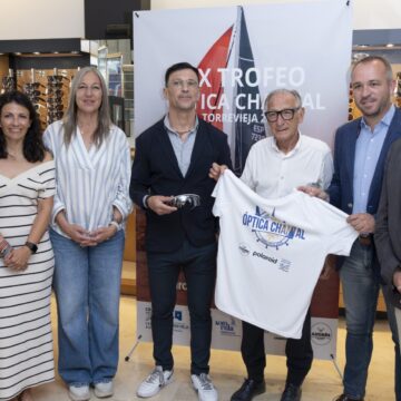 Torrevieja presenta la XX Regata Trofeo Óptica Chantal en la bahía torrevejense