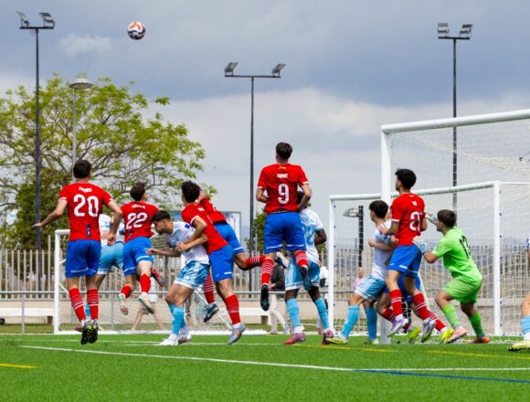 Partido entre SC Torrevieja CF y Ribarroja CF en el play off de ascenso en el estadio Nelson