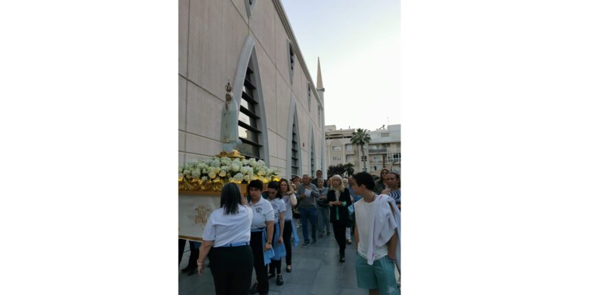 va3464-via lucis fatima Torrevieja reúne a numerosos fieles en el Vía Lucis en honor a la Virgen de Fátima