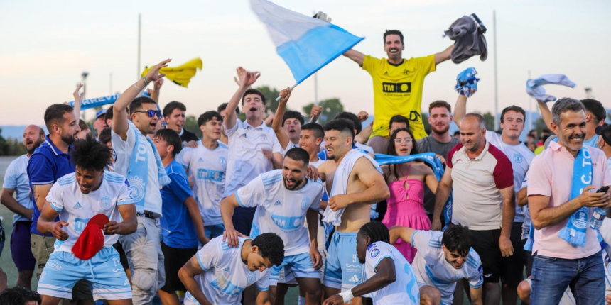 Celebración del SC Torrevieja tras clasificarse para la final del ascenso a Tercera Federación