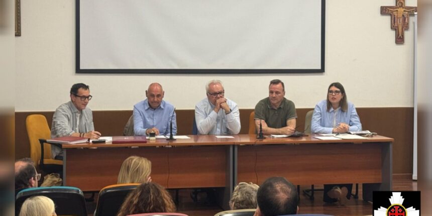 Ernesto Gea Ferrández y miembros de su candidatura durante el proceso electoral de la Cofradía del Santo Sepulcro de Torrevieja