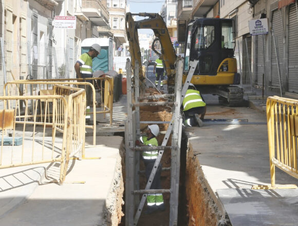 Obras de alcantarillado en las calles de Torrevieja