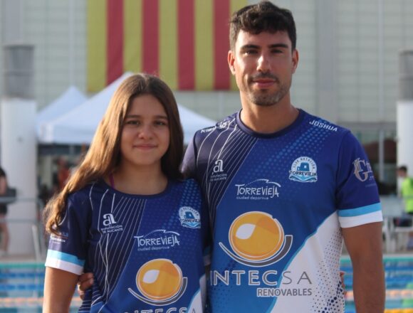 Ainhoa Lomas, nadadora del Club Natación Torrevieja, tras lograr cuatro podios en el Campeonato Autonómico Alevín