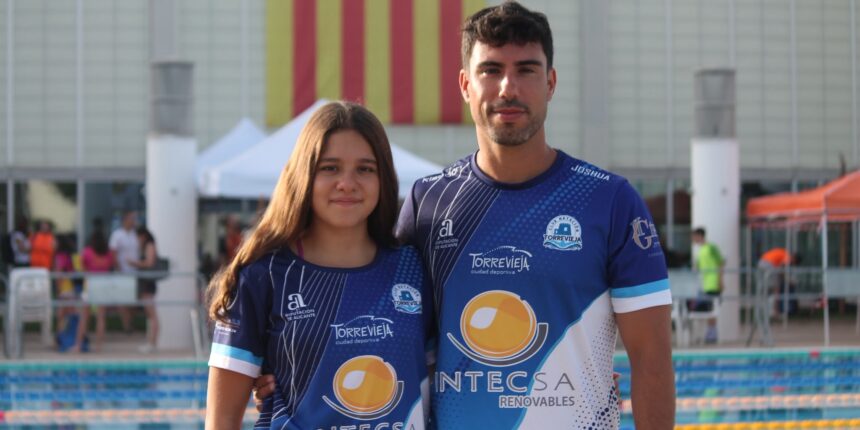 Ainhoa Lomas, nadadora del Club Natación Torrevieja, tras lograr cuatro podios en el Campeonato Autonómico Alevín