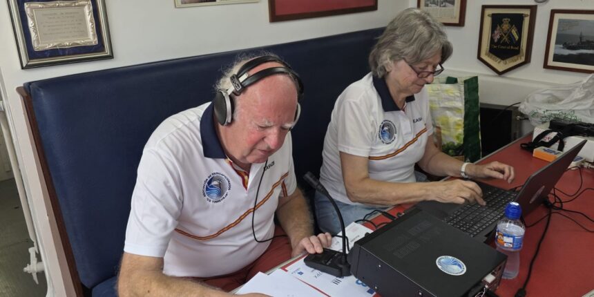 va3468-radioaficionados-buques-museo-torrevieja.jpg Radioaficionados de Torrevieja realizando contactos internacionales desde la patrullera Albatros III.