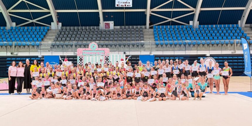 VA3466-clausura-escuela-municipal-gimnasia-ritmica-torrevieja.jpg Clausura de la Escuela Municipal de Gimnasia Rítmica de Torrevieja en el Palacio de Deportes Tavi y Carmona