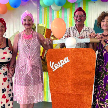 Usuarios del Centro Municipal de Ocio de Torrevieja celebran la fiesta de inicio del verano