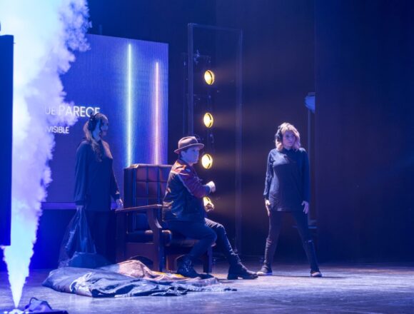 Dakris durante su espectáculo de magia en el Teatro Municipal de Torrevieja