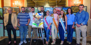 Eduardo Dolón, Rosario Martínez, Vicente Zapata y representantes festivos durante la presentación del VIII Festival de Carnaval Ciudad de Torrevieja