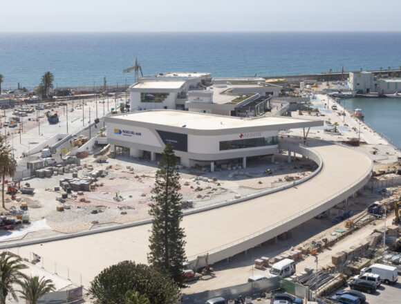 Vista aérea de El Paseo del Mar en el Puerto de Torrevieja antes de su apertura