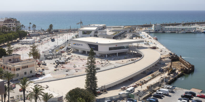 Vista aérea de El Paseo del Mar en el Puerto de Torrevieja antes de su apertura