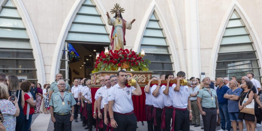 VA3468-fiestas-sagrado-corazon-jesus-la-punta-torrevieja.jpg Procesión del Sagrado Corazón de Jesús durante las fiestas celebradas en el barrio de La Punta de Torrevieja