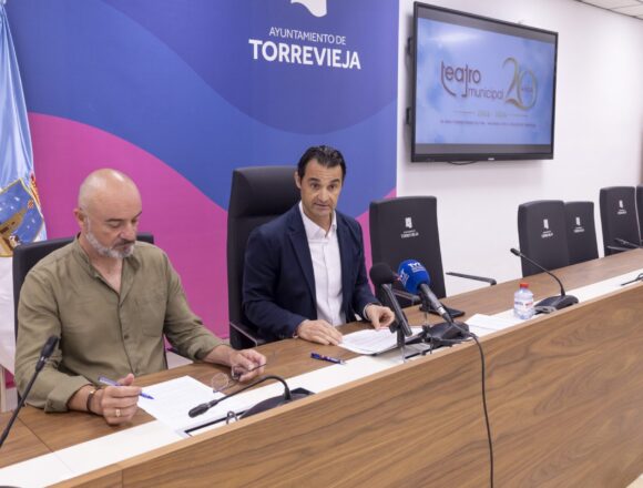 Eduardo Dolón y Antonio Quesada presentan el 20 aniversario del Teatro Municipal de Torrevieja