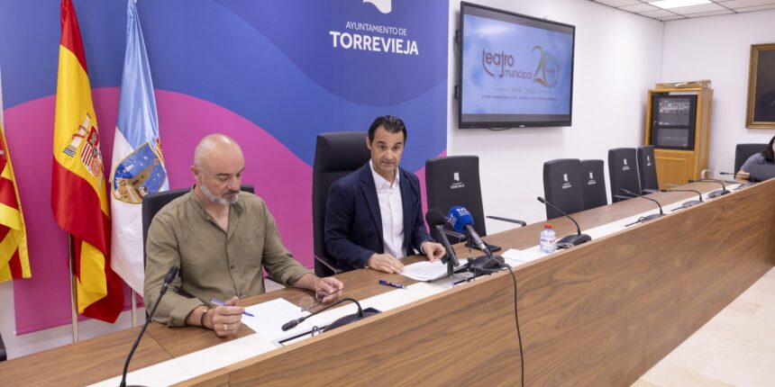 Eduardo Dolón y Antonio Quesada presentan el 20 aniversario del Teatro Municipal de Torrevieja