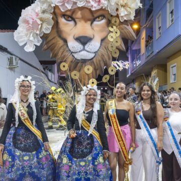 Bellezas de la Hoguera Molinos del Calvario, Reinas de la Sal y representantes municipales durante las Hogueras de San Juan en Torrevieja