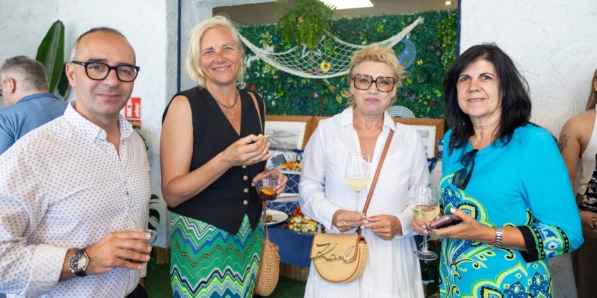VA3468-luna-creciente-torrevieja-mar-jornadas-gastronomicas.jpg Asistentes a la jornada gastronómica celebrada en el restaurante Luna Creciente dentro de las Jornadas Gastronómicas Torrevieja y el Mar