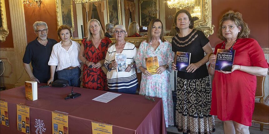 VA3468-laura-fabregat-libro-casino-torrevieja.jpg Laura Fabregat presentó en el Casino de Torrevieja su obra El Génesis y el Éxodo. Historia, ciencia y teología ante numeroso público.