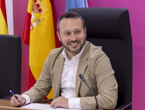 Domingo Paredes presenta el programa de empleo Ocupa-T 2026 de Torrevieja