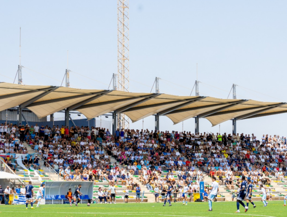 Afición del SC Torrevieja durante la final del playoff de ascenso ante el CF Benidorm en el estadio Nelson Mandela