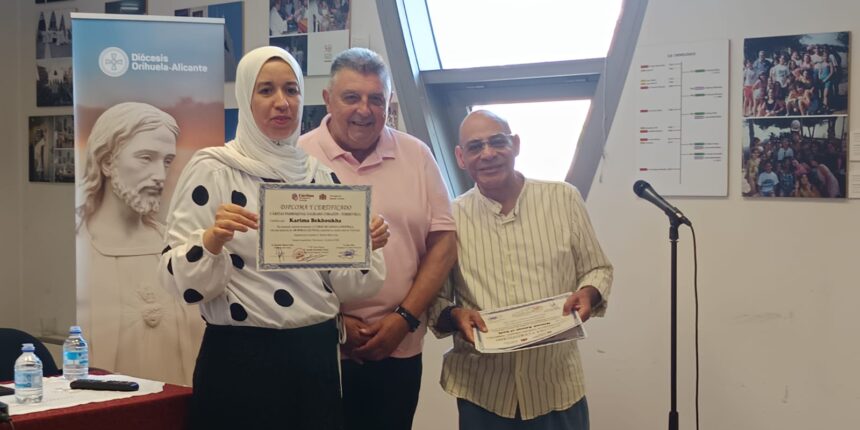 VA3471-caritas-sagrado-corazon-curso-espanol-extranjeros.jpg Entrega de diplomas del curso de español para extranjeros de Cáritas del Sagrado Corazón de Torrevieja