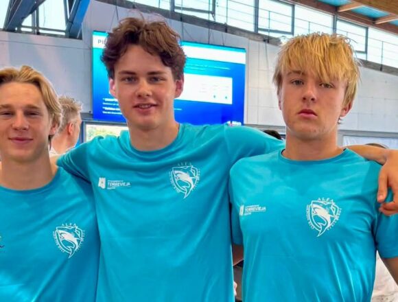 Nadadores del Club Natación Alfa en el Campeonato de España Júnior de Sabadell