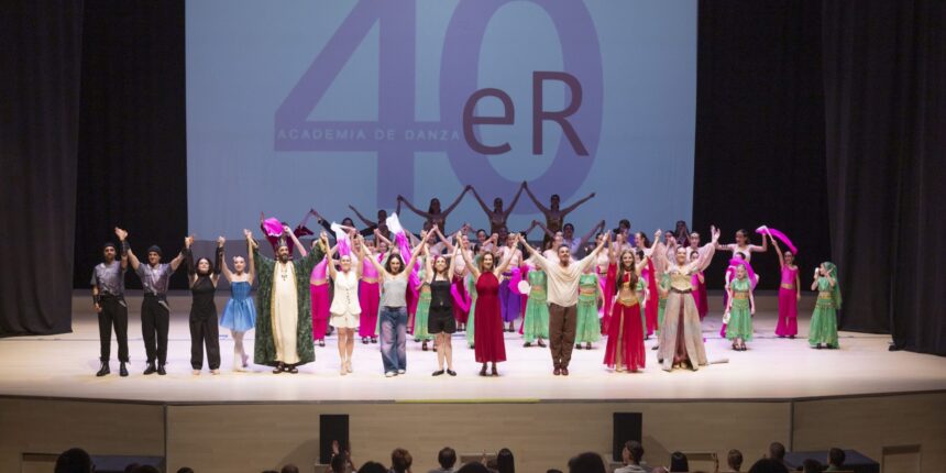 va3470-elena-ruso-40-aniversario-danza-auditorio-torrevieja.jpg Gala del 40 aniversario de la escuela de danza de Elena Ruso en el Auditorio Internacional de Torrevieja