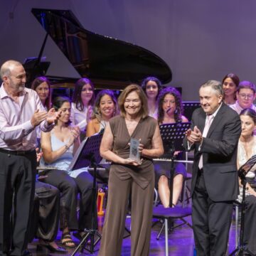Orquesta de Flautas Casanovas durante su concierto en el Teatro Municipal de Torrevieja