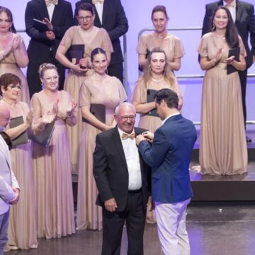va3473-francisco-andreu-lafuente-escudo-oro-habaneras.jpg Francisco Andreu Lafuente recibe el Escudo de Oro del Patronato de Habaneras en Torrevieja
