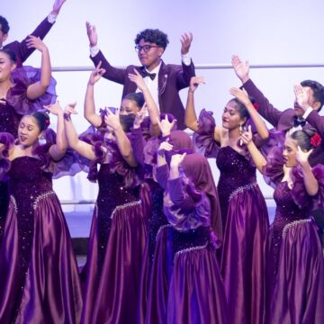 Coros internacionales cantan en el Teatro Municipal durante el Certamen de Habaneras de Torrevieja